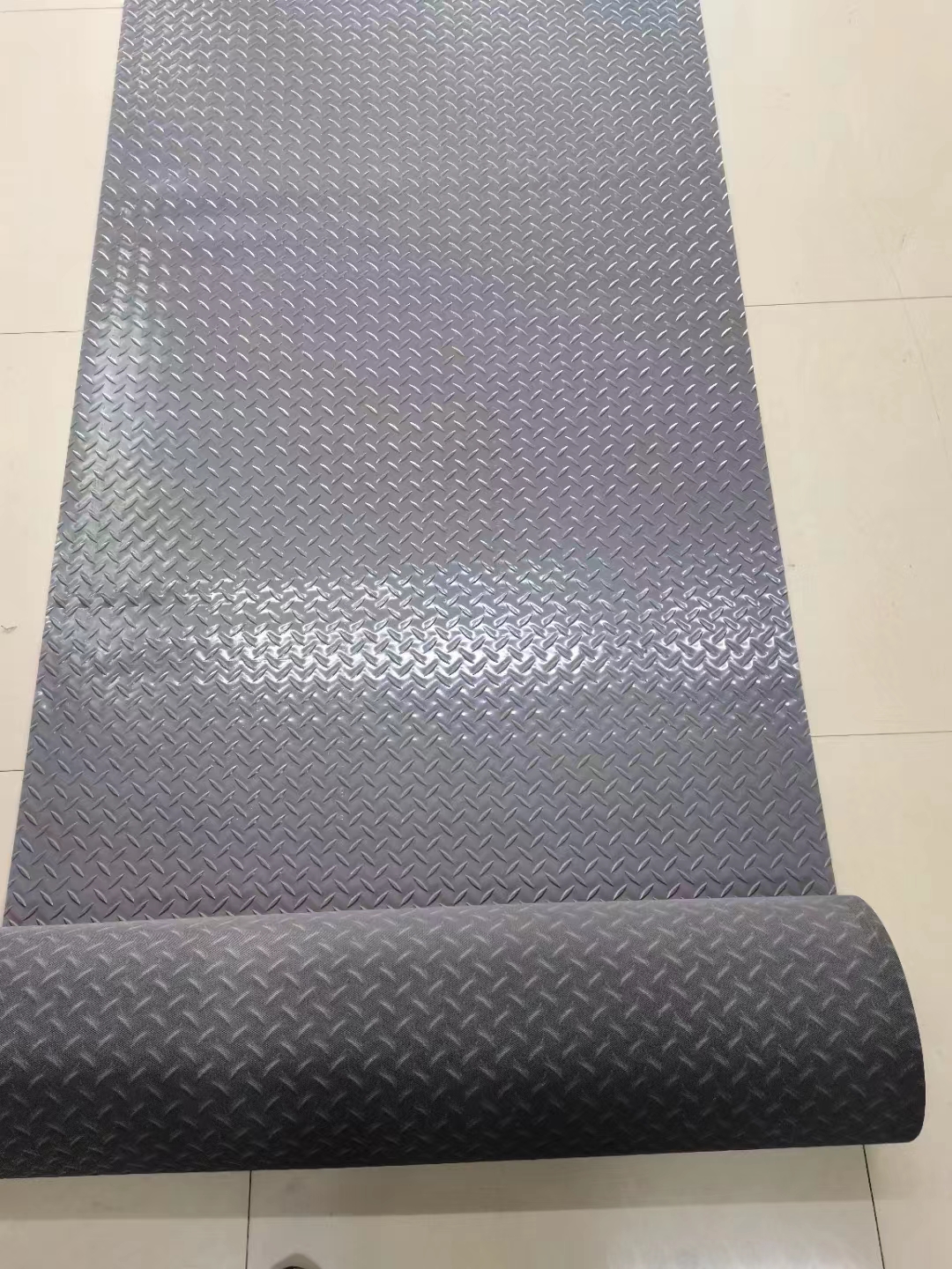 防水防冻PVC防滑地垫】国产 阻燃塑料地板塑胶垫车间仓库耐磨满铺防滑地垫 灰色人字纹-厚约1.6MM 1.6米宽x15米长-融创集采商城